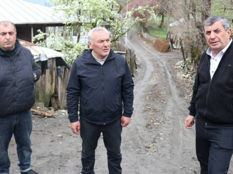 ცაგერის მუნიციპალიტეტის სოფელ ქვედა ცაგერში მიმდინარეობს შიდა სასოფლო გზის...